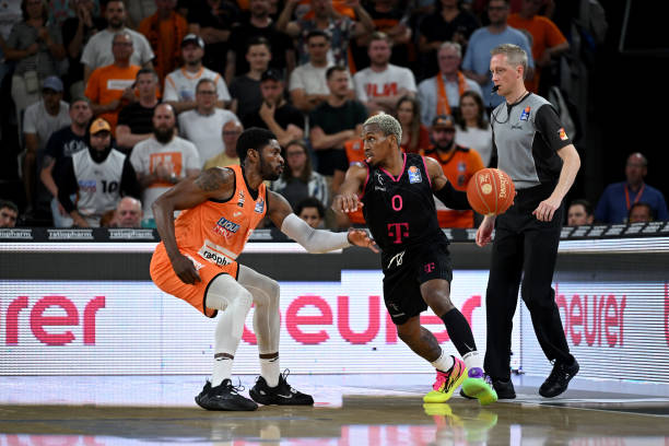 利用弗拉霍 利用弗拉霍