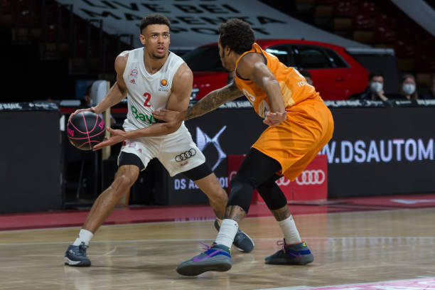 教练团队为 教练团队为