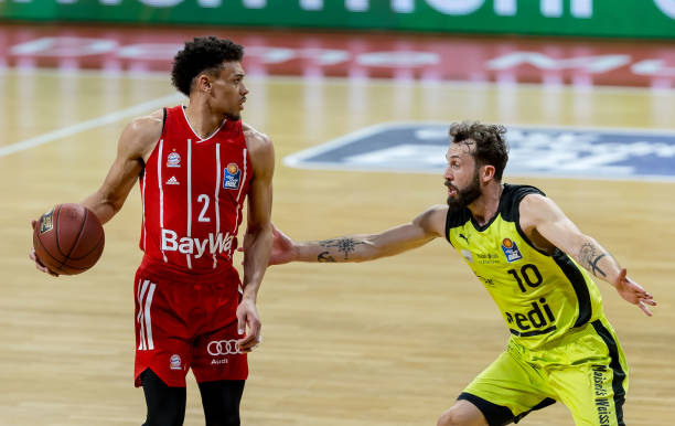 一个更加公 一个更加公